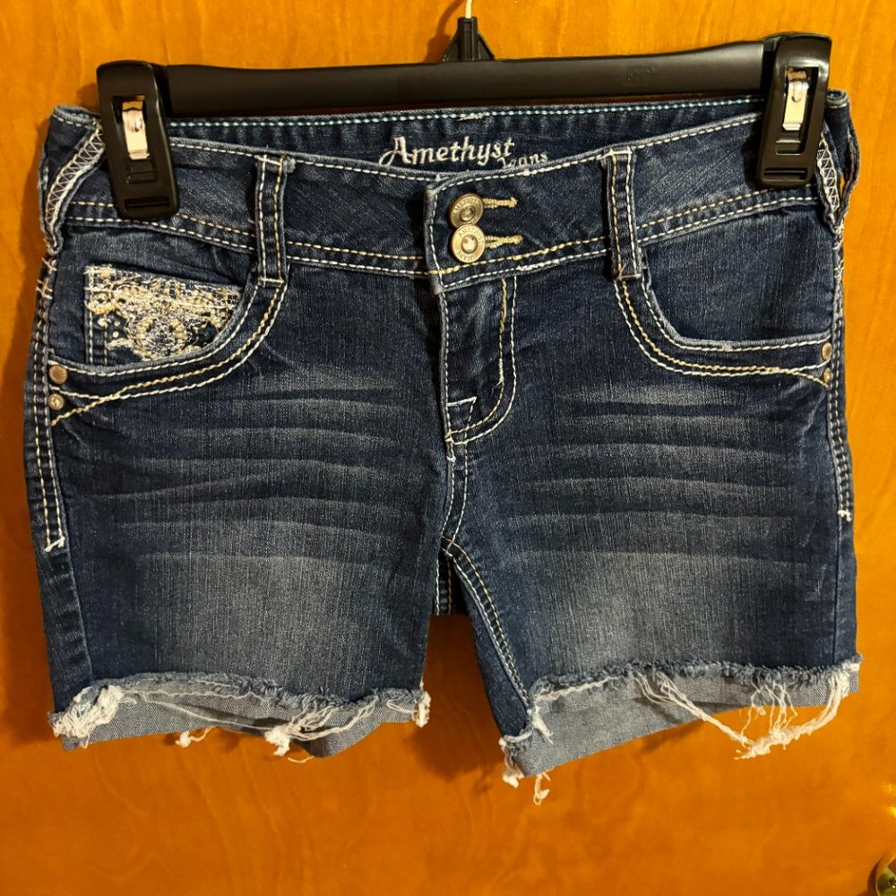 Amethyst Women's Jean Shorts Size: 0 Raw Hem - Picture 2 of 11